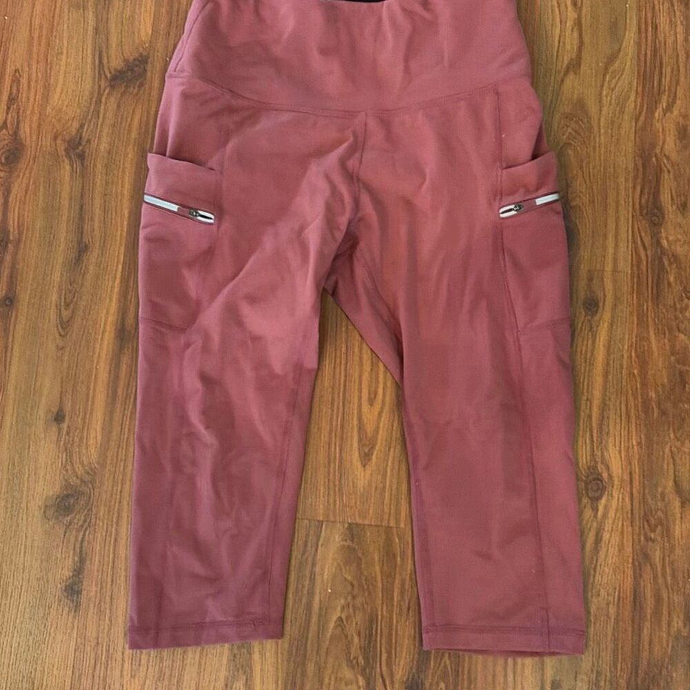Ododos mauve pink capris athletic pants fitness pants Size M w zipper, and slip